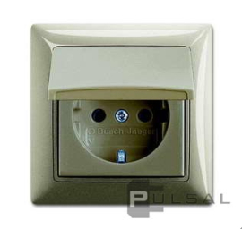 Розетка
Basic 55,  без шторок,  с крышкой,  с заземлением,  одинарная,  безвинтовые клеммы,   цвет - шампань,  пластмасса,  IP 44,  20 EUCKD-93-507,  2CKA002018A1501,  ABB
 - PULSAL.RU