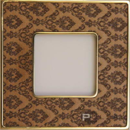 Рамка
Vintage Tapestry,  1 пост,   цвет - золото блестящее (bright gold), decorbrass,  вертикальная,  горизонтальная,  металл,  ткань,  FD01321DBOB,  FEDE
 - PULSAL.RU